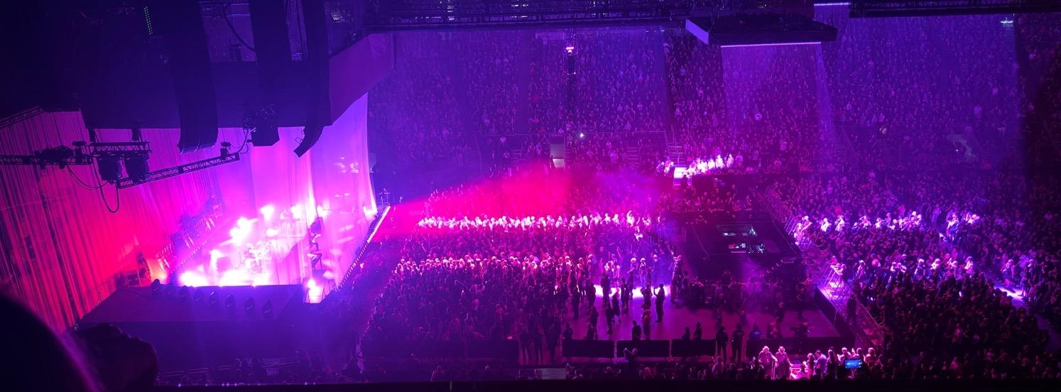 IMG_4666.jpeg The arena with the stage on the left, this time with everything bathed in magenda and purple light.